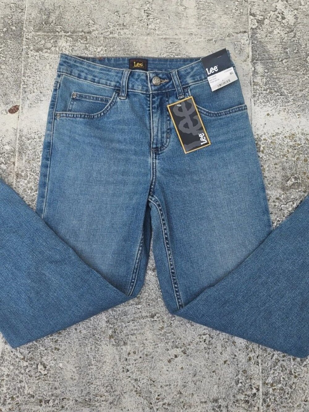 Lee Women Jeans Capri Pant Blue Denim Push Back Mid Rise Pant Size 2 NWT